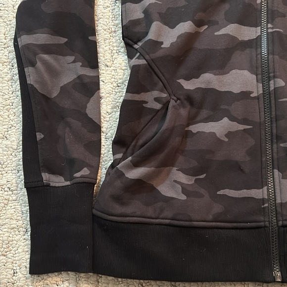Athleta zip up hoodie, size Medium. Black camo. - Picture 4 of 7